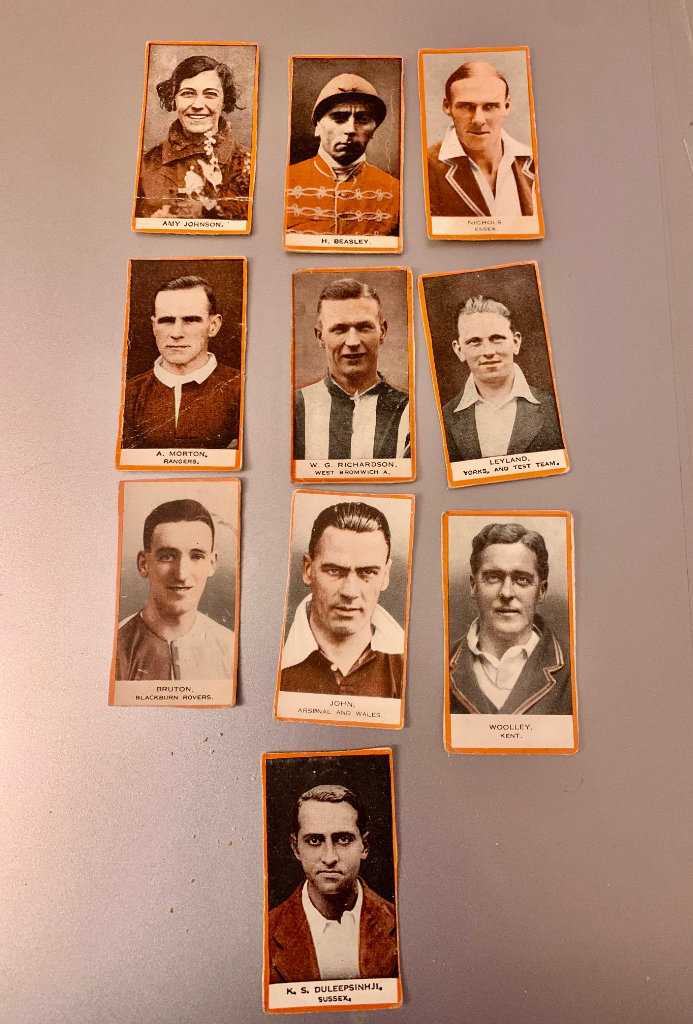 1932 Footballers, Jockeys and Rugby Players by  Godfrey Phillips (BDV) cards 
