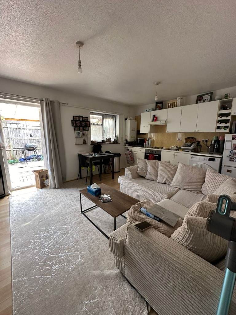 A very nice one bedroom ground floor flat on Kilmarnock Gardens RM8