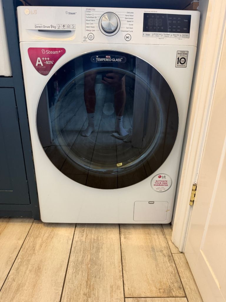 LG Washing machine 9kg - direct drive 