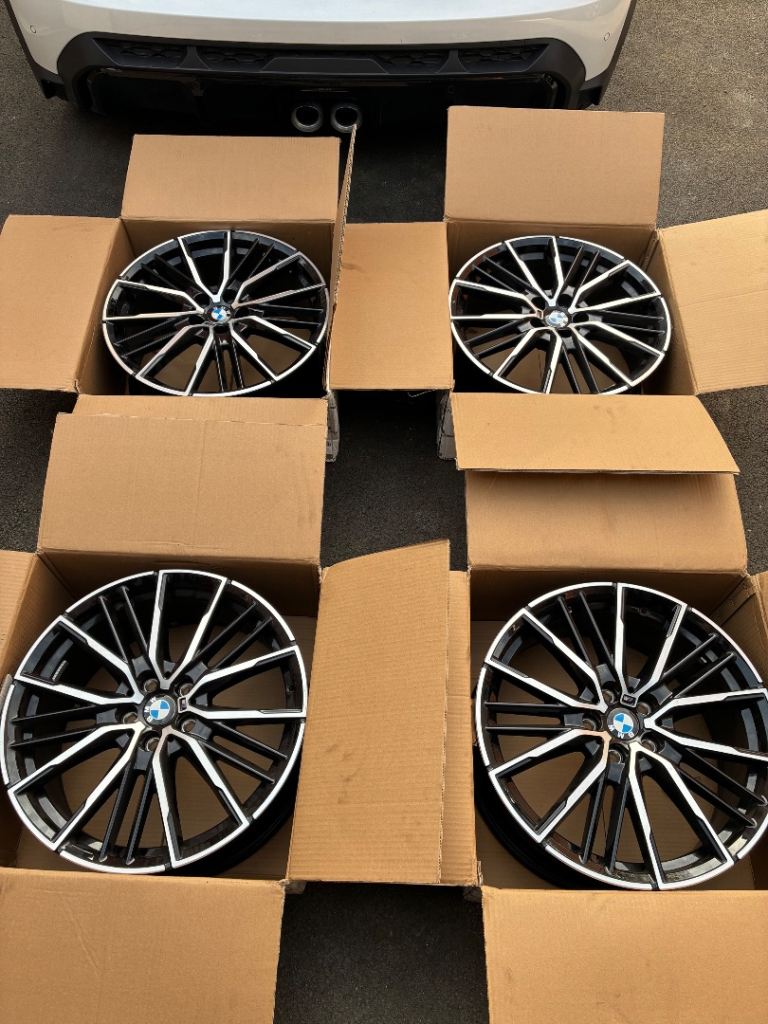 Genuine BMW 19" Bicolour Double-spoke style 552 M alloy wheels 