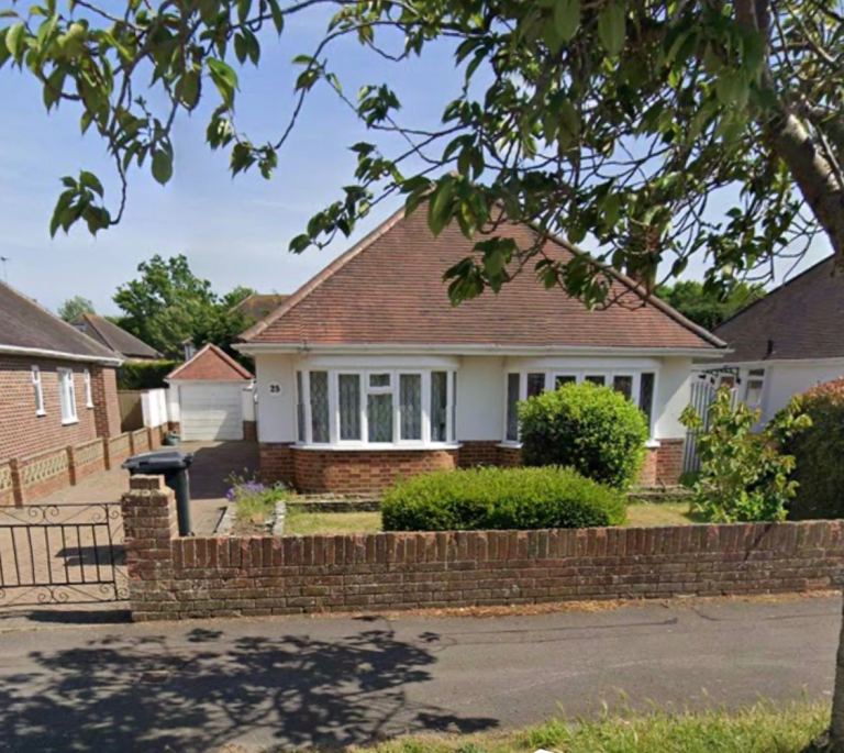 2/3 Bedrooms Bungalow To Rent 