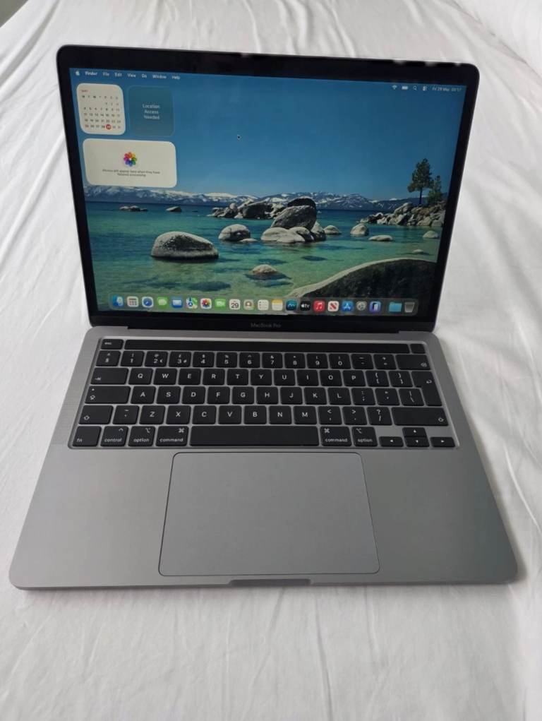 MacBook Pro 13 inch 2020 - Silver - 2.0GHz Intel Core i5 - 16GB RAM - 512GB SSD