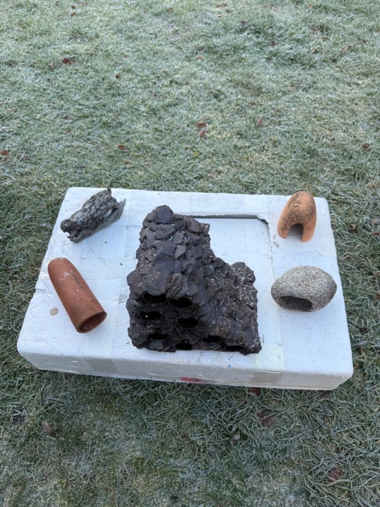 Fish tank caves and driftwood 