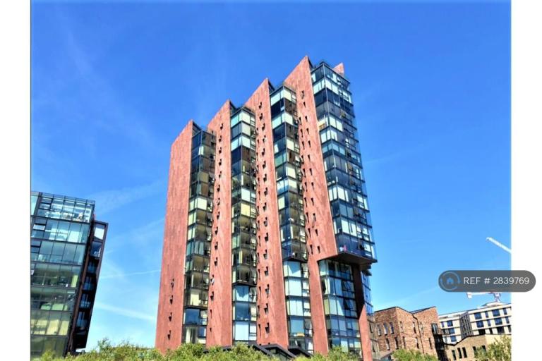 3 bedroom flat in Islington Wharf, Manchester, M4 (3 bed) (#2839769)