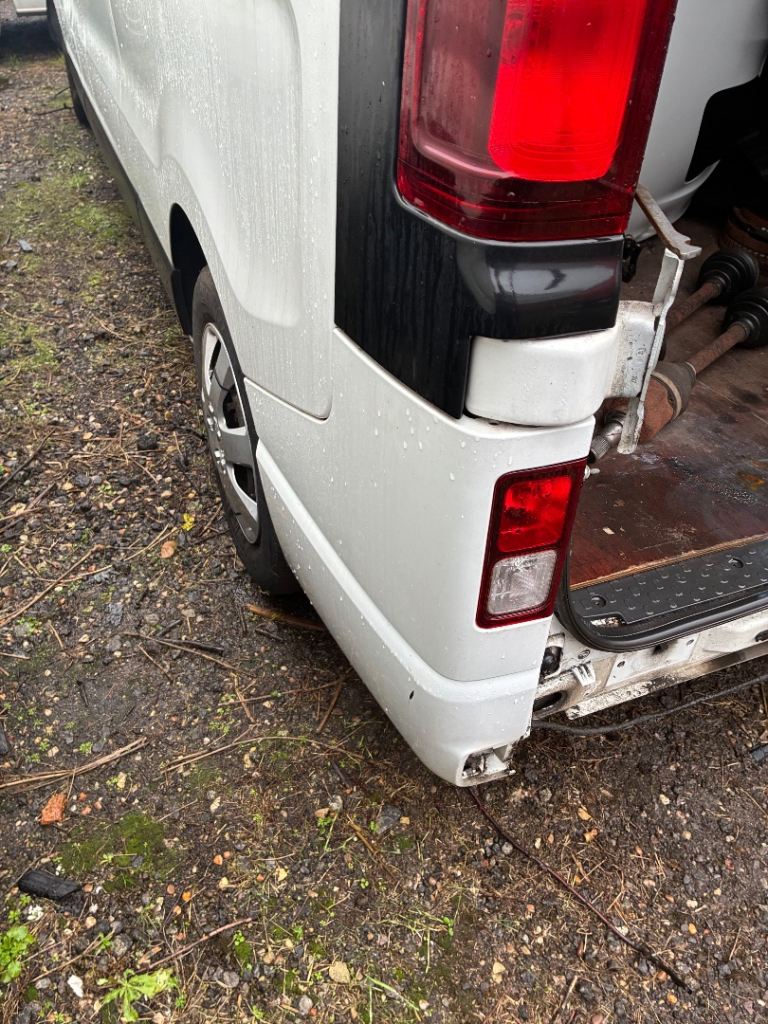 2018 VIVARO / TRAFIC N/S REAR BUMPER CORNER