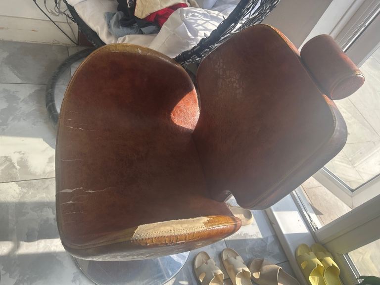 Chair ???????????