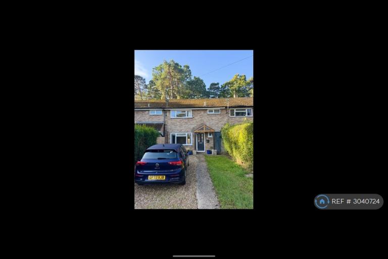 3 bedroom house in Apollo Drive, Bordon, GU35 (3 bed) (#3040724)
