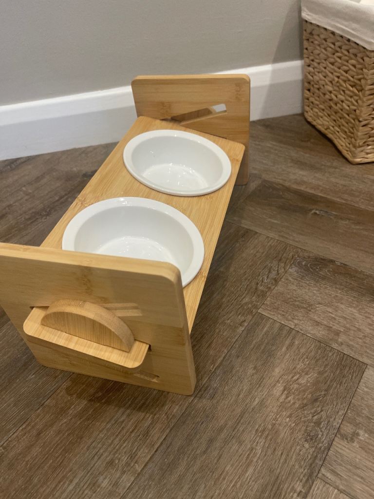 Pet bowls in a pine stand