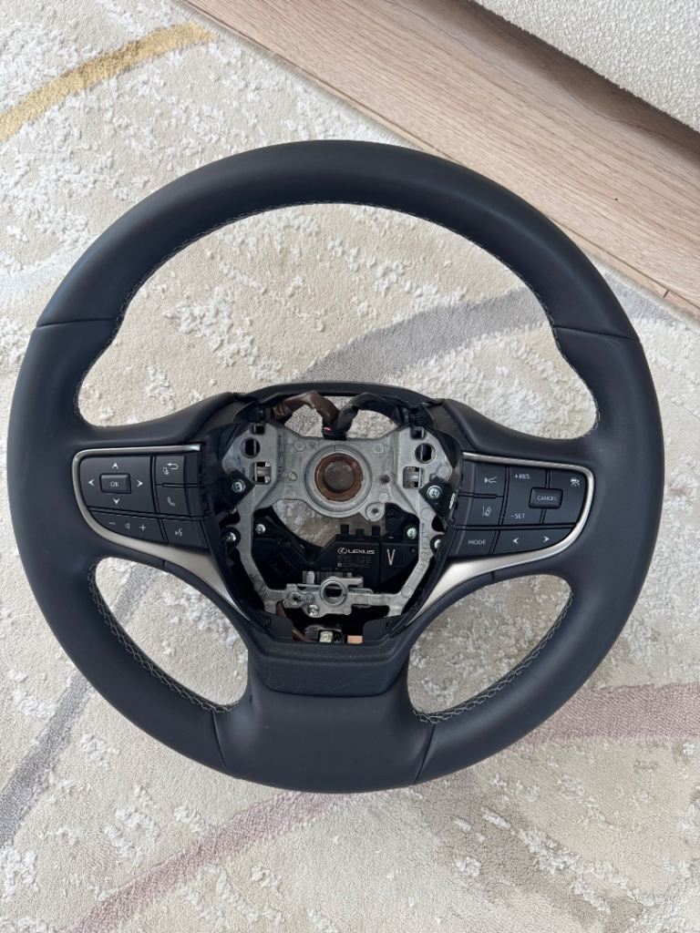 LEXUS UX250H STEERING WHEEL 864A1-33020 2.0L HYBRID CVT PET SUV 2022