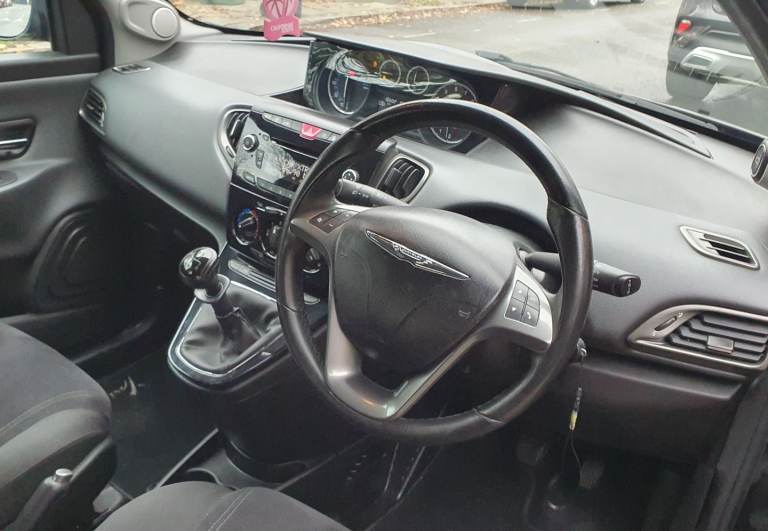 CHRYSLER YPSILON 0.9 TWIN AIR 2012 £1600!!! OPEN TO OFFERS