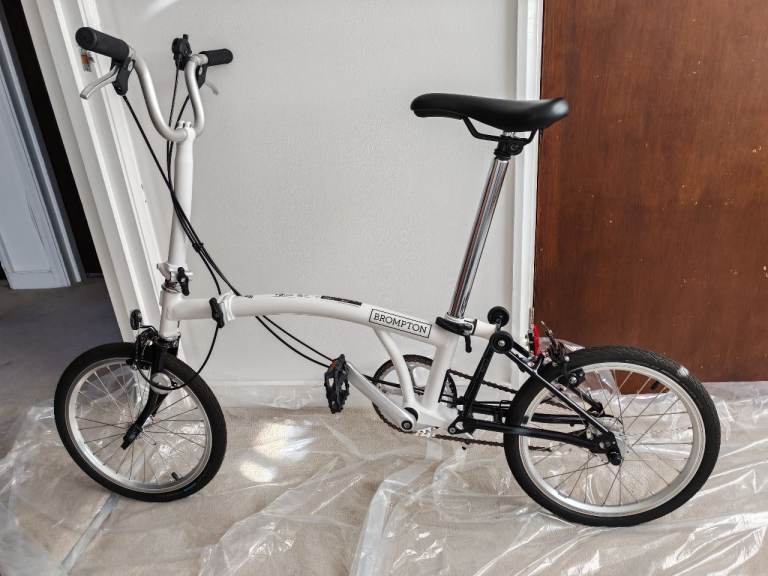 Brompton A Line - 3-speed Folding Bike – White, Excellent Condition