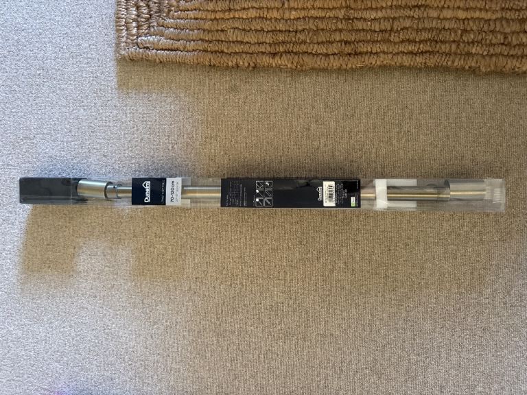 Dunelm curtain pole - brass 70-120