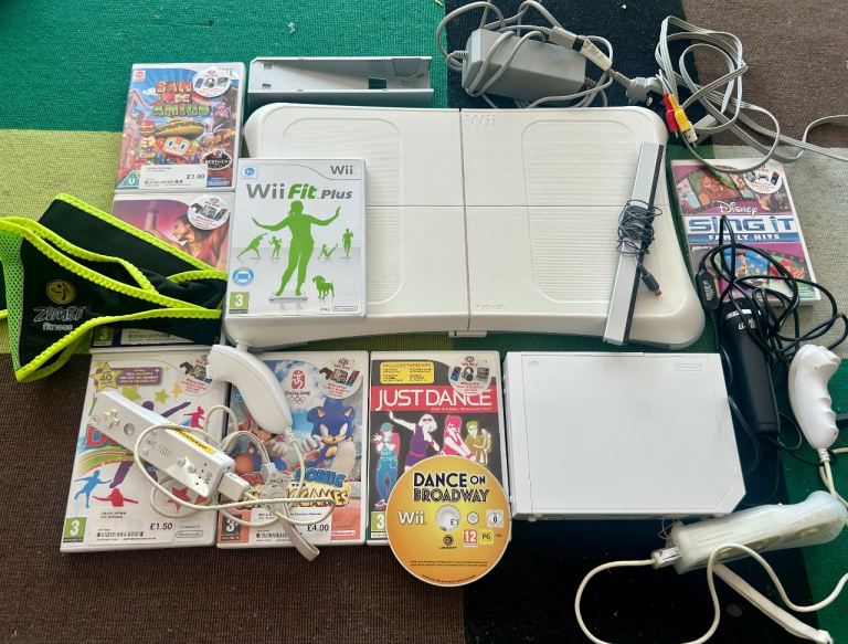 Nintendo Wii complete with Games, wii fit & 2 controllers