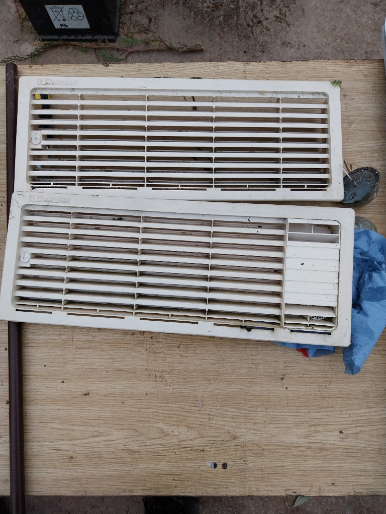 Pair of caravan fridge vents 