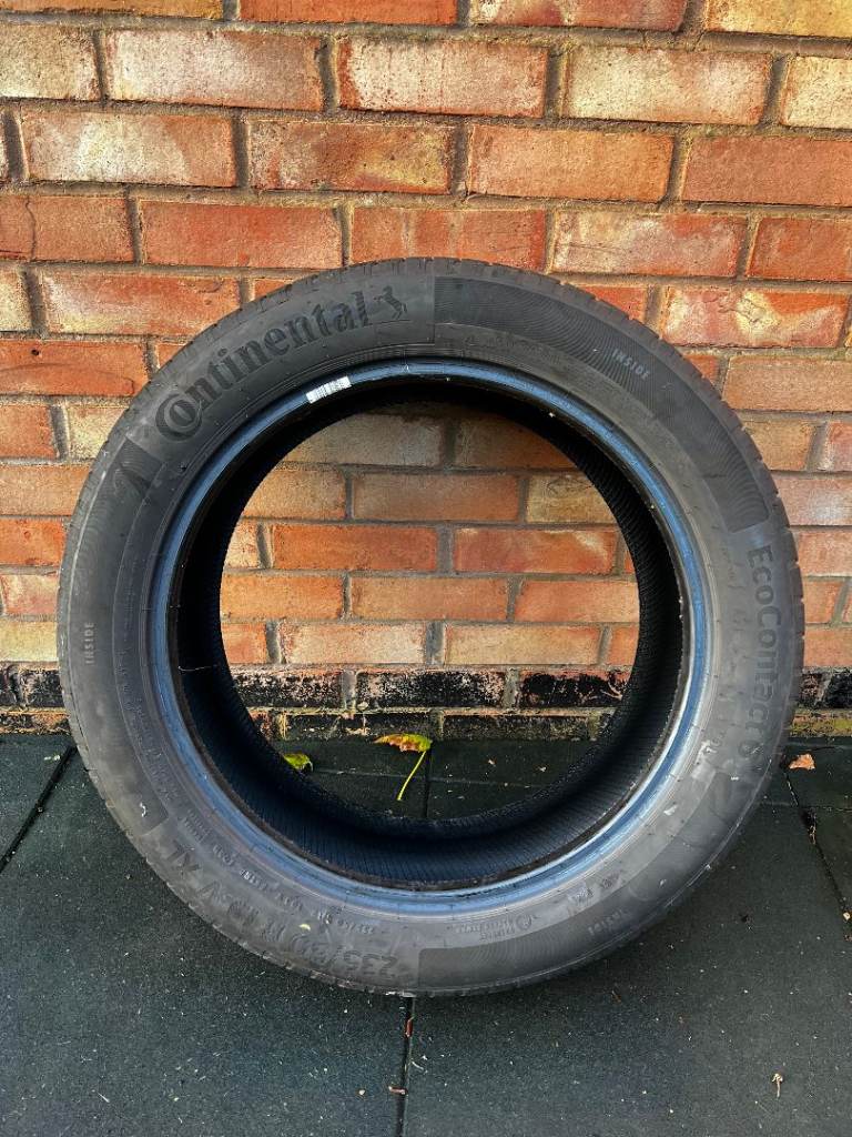 Continental EcoCOntact 6 235 50 R19 V XL  tyre with rim protection ridge