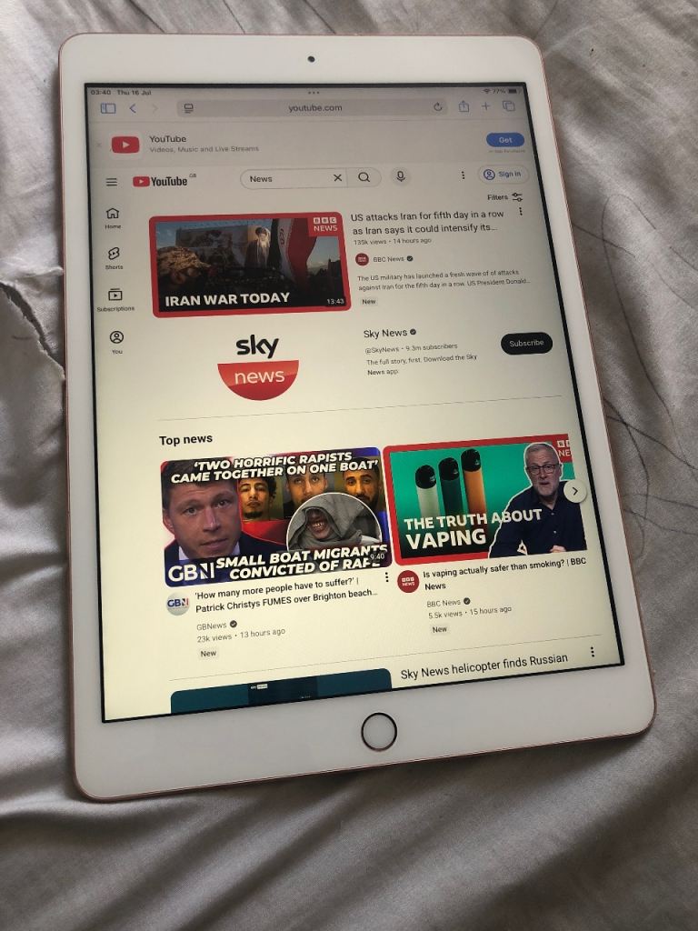 Apple iPad 7th generation fully works looks nearly new has good battery 