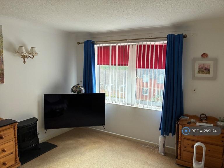1 bedroom flat in Station Road, Poole, BH14 (1 bed) (#2891174)