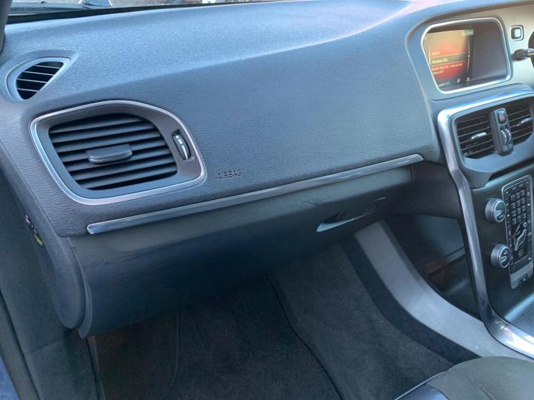 2016 Volvo V40 D2 [120] R DESIGN Nav Plus 5dr HATCHBACK DIESEL Manual