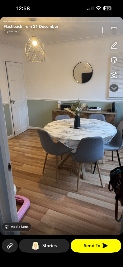 Round table with 4 chairs 