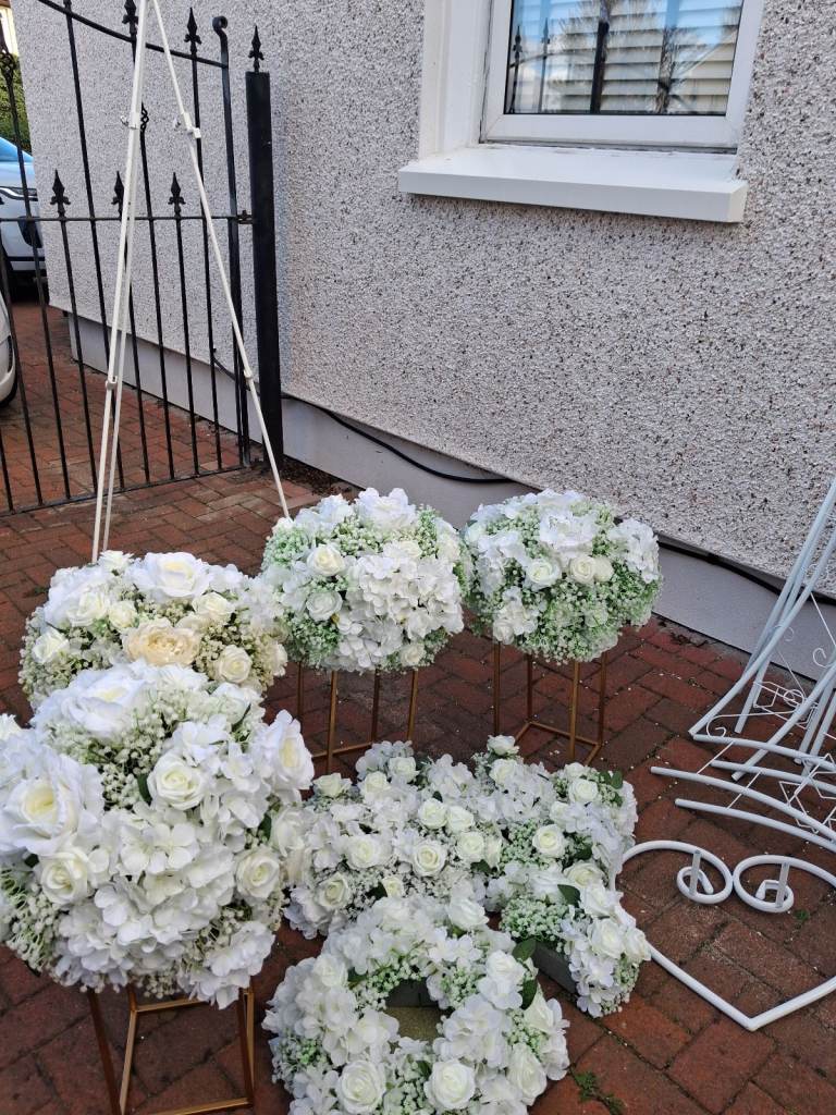 Wedding flowers,arch and greeting stand