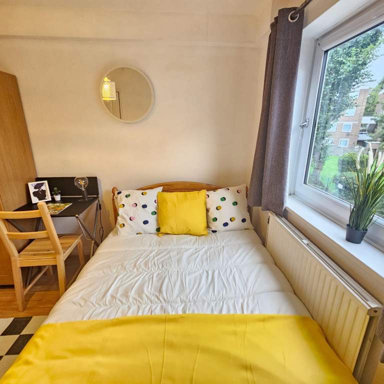 ✨ En-Suite Room Available in Camden – £1,325 PCM (All Bills Included!) ✨