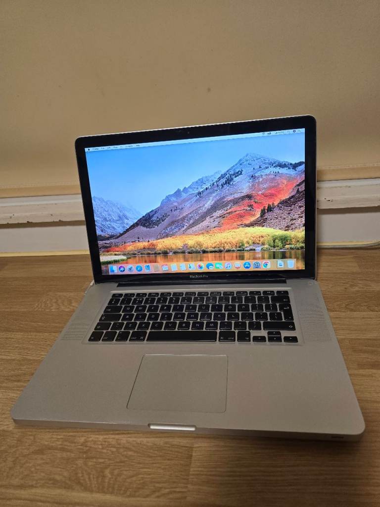 Apple macbook pro laptop 4gb ram 500gb nividia geforce hdd 