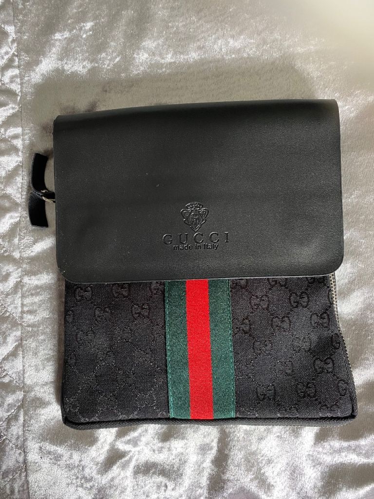 LADIES HANDBAG FOR SALE. NEVER USED. FROM SMOKE AND PET FREE HOME. 