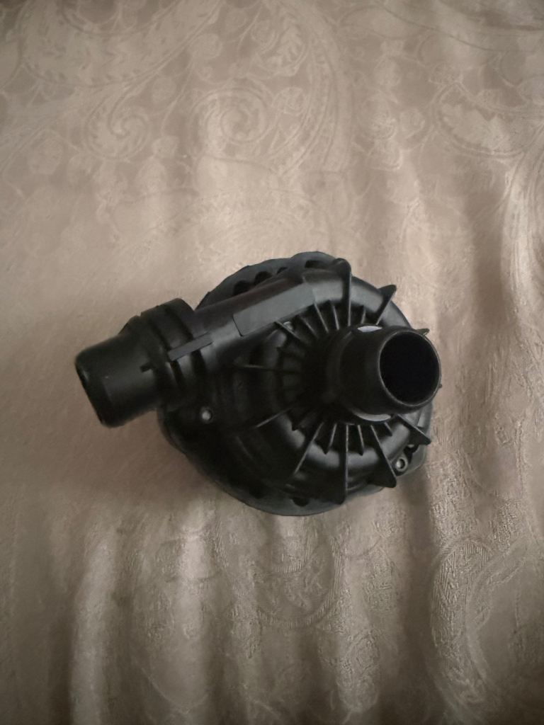Land Rover Range Rover vogue water pump