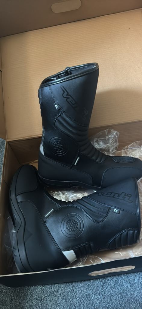 Venti Trace WBM motorcycle/biker boots in black. UK-10