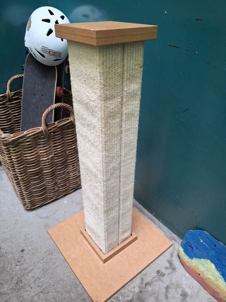 Cat scratcher post