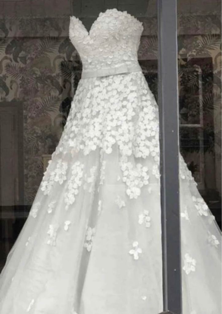 Ian Stuart paradis dress