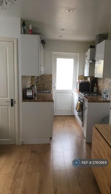 2 bedroom flat in Kimble Road, London, SW19 (2 bed) (#2760669)