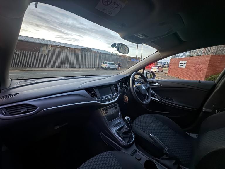 2018 Vauxhall Astra 1.4T 16V 125 Design 5dr HATCHBACK Petrol Manual