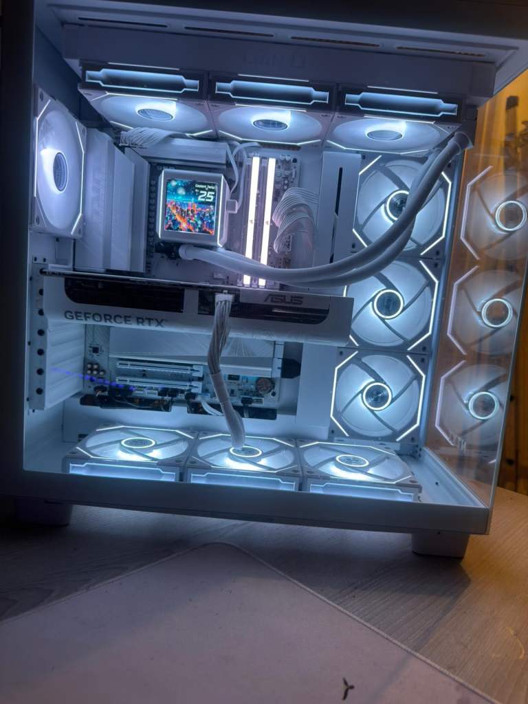 Custom Built White PC with GeForce RTX 5070 and AMD Ryzen 7 7800X3D