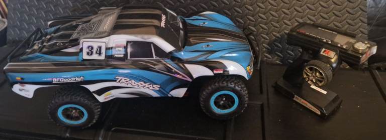 traxxas slash 2wd brushless rc car