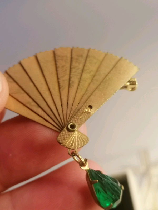 Gold tone Antique vintage miniature brooch. 