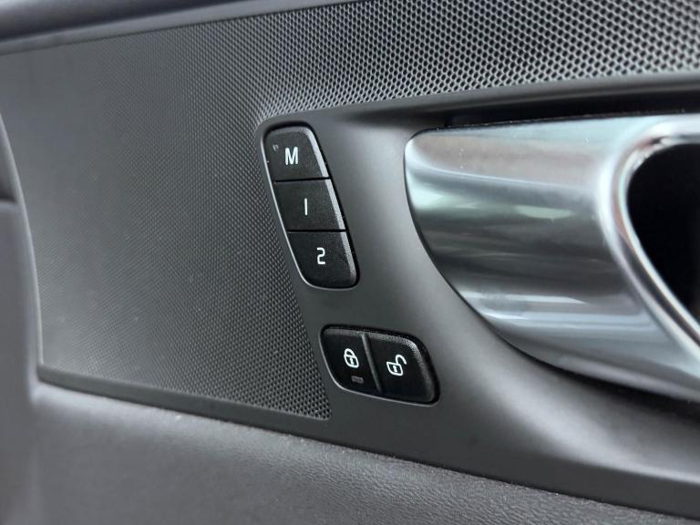 2021 Volvo XC60 R-Design Pro T8 AWD (390 hp) Auto ESTATE Petrol/Electric Hybrid Automatic