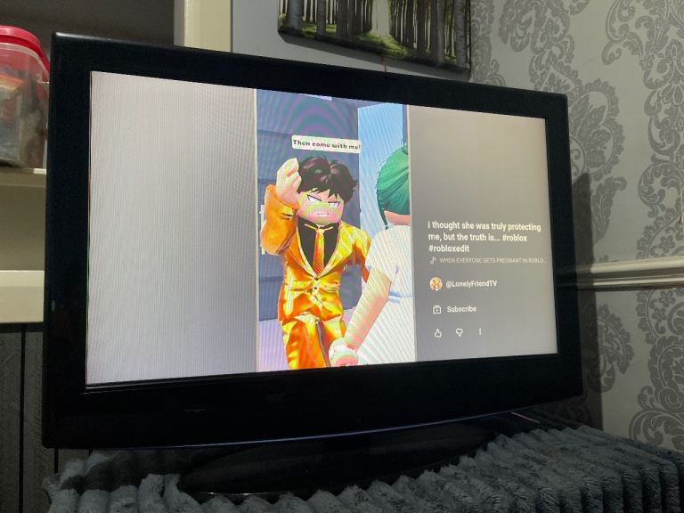 Good condition tv working very well . 39 inch 