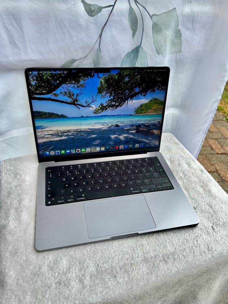 MacBook Pro 14” - M1 Pro - 16GB Memory - 512GB SSD