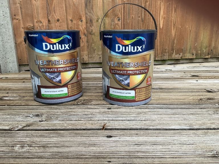 2x 5 litres of Dulux Ultimate Protection Smooth Masonry Paint