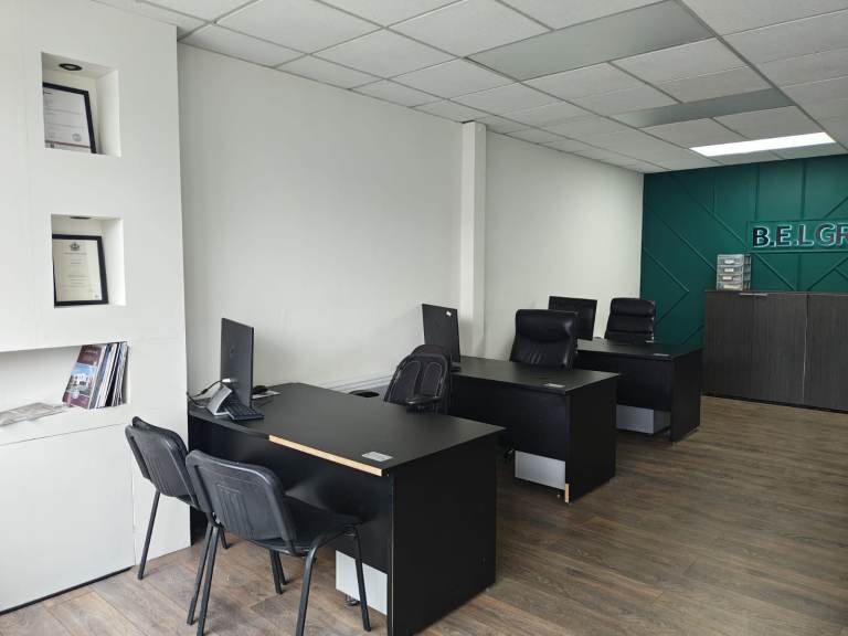 Office Space / Desks to Let