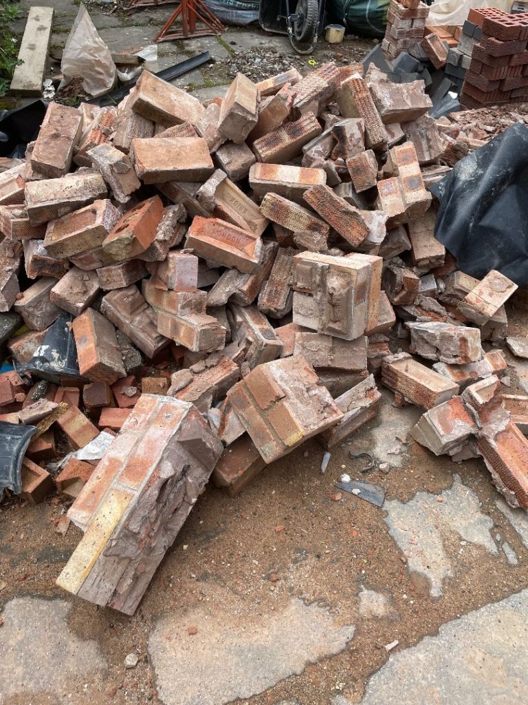Free used bricks/ hardcore 