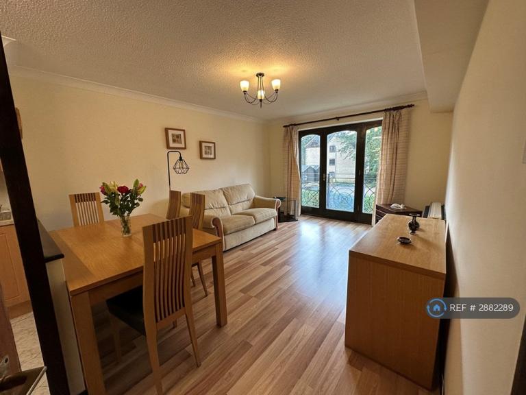 2 bedroom flat in Ashworth Park, Cambridge, CB3 (2 bed) (#2882289)