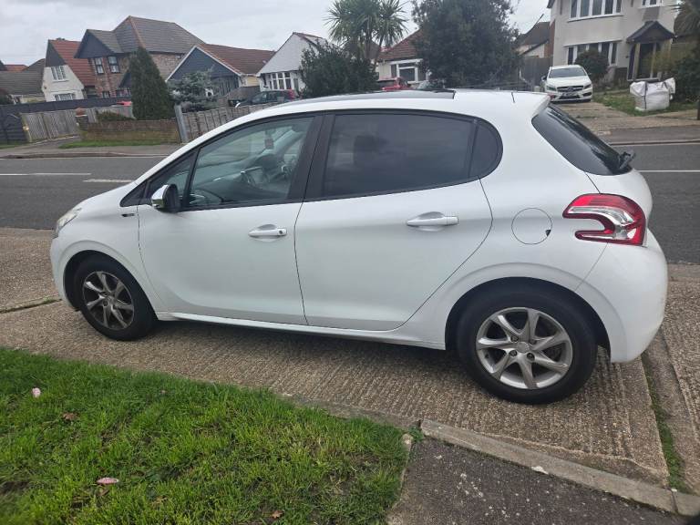 Peugeot, 208, Hatchback, 2015, Manual, 1199 (cc), 5 doors