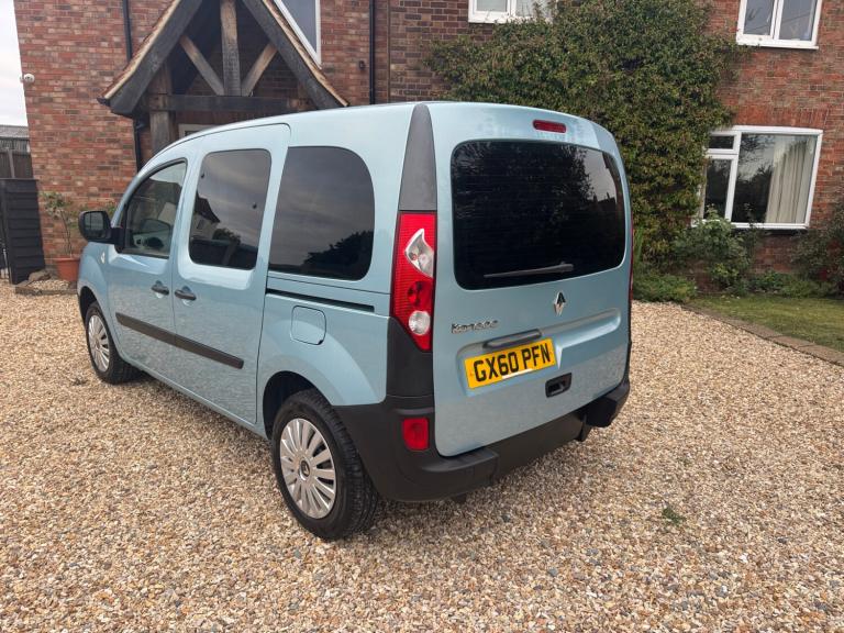 RENAULT KANGOO MOBILITY VEHICLE WHEELCHAIR RAMP DISABLED CAR. WAV 18,000 MILES 