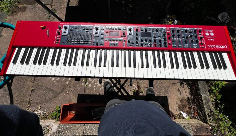 Nord Stage 3 88 HA, Triple Pedal & Dust Cover