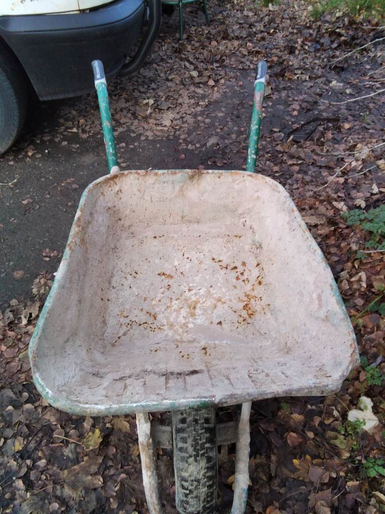 WHEELBARROW - WHEEL BARROW - LARGE TUB - HEAVY DUTY