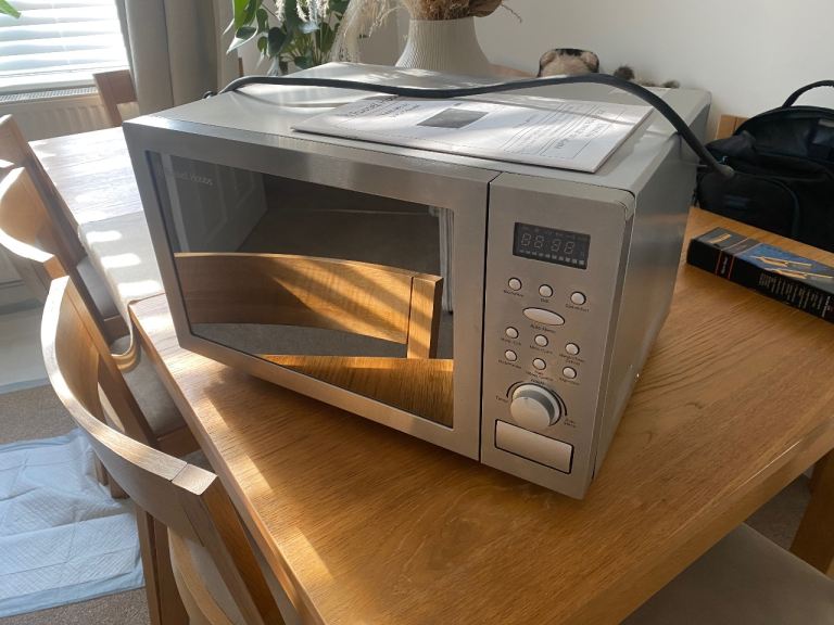 Russell Hobbs 25L 900W Combi Microwave Grill RHM2574 – Good Condition, Silver