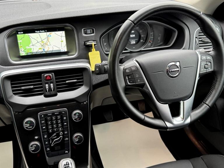 2016 Volvo V40 2.0 D2 Momentum Nav Plus Hatchback 5dr Diesel Manual Euro 6 (s/s) (120 ps) Hatchba...