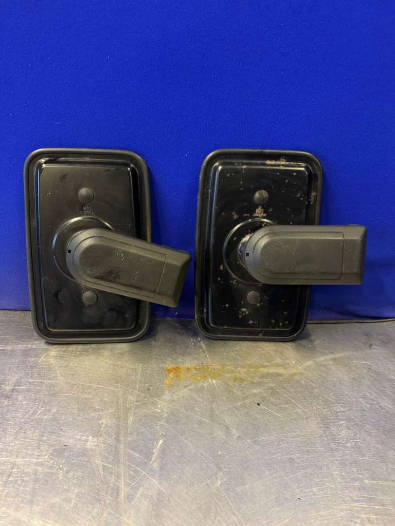 Side view mirrors, for a commercial vehicle.